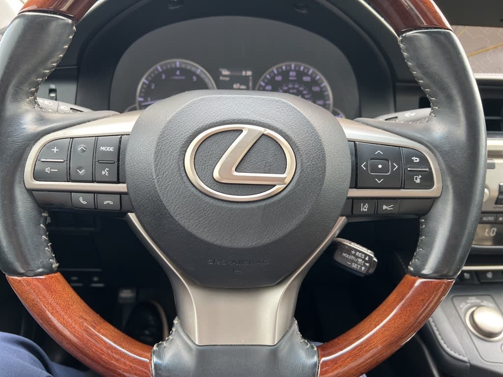 Thumbnail: 2018 Lexus ES - 18