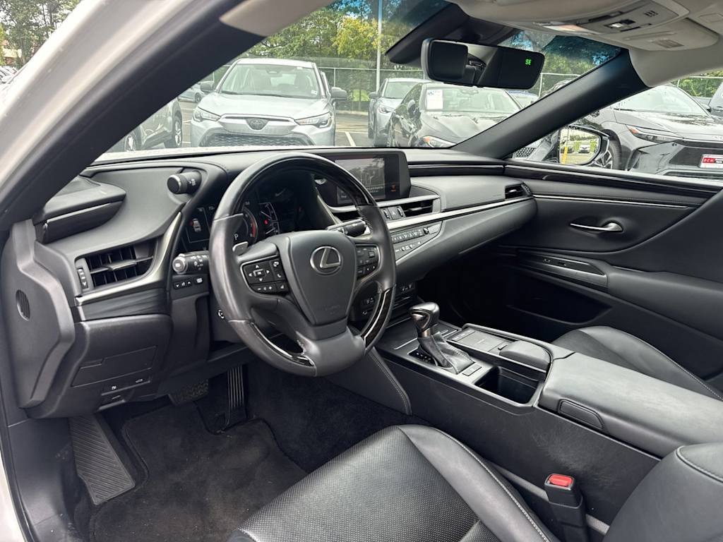 Thumbnail: 2021 Lexus ES - 2