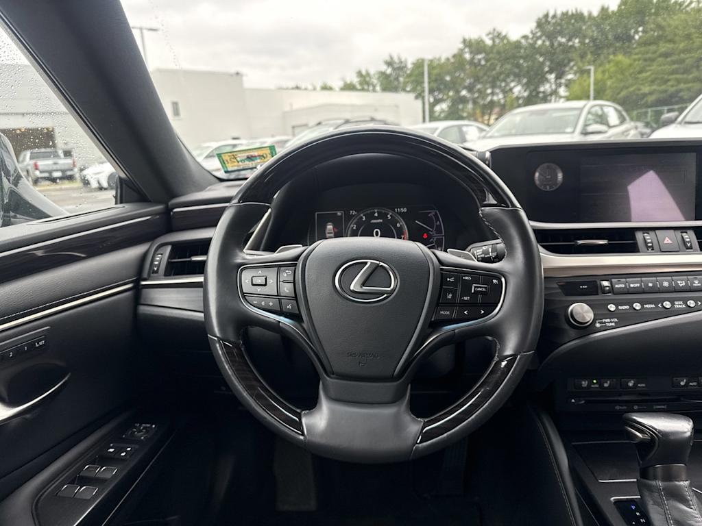 Thumbnail: 2021 Lexus ES - 10