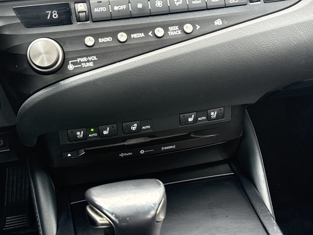 Thumbnail: 2021 Lexus ES - 21