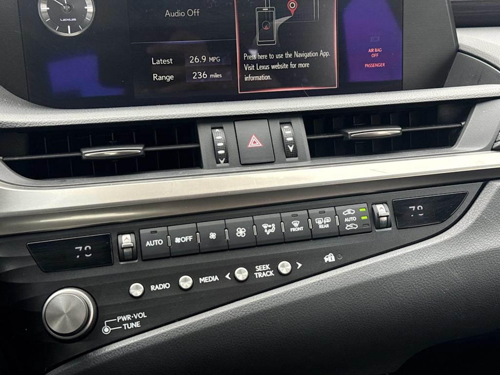 Thumbnail: 2021 Lexus ES - 20