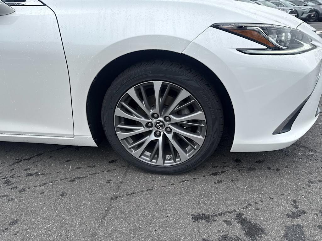 Thumbnail: 2021 Lexus ES - 6