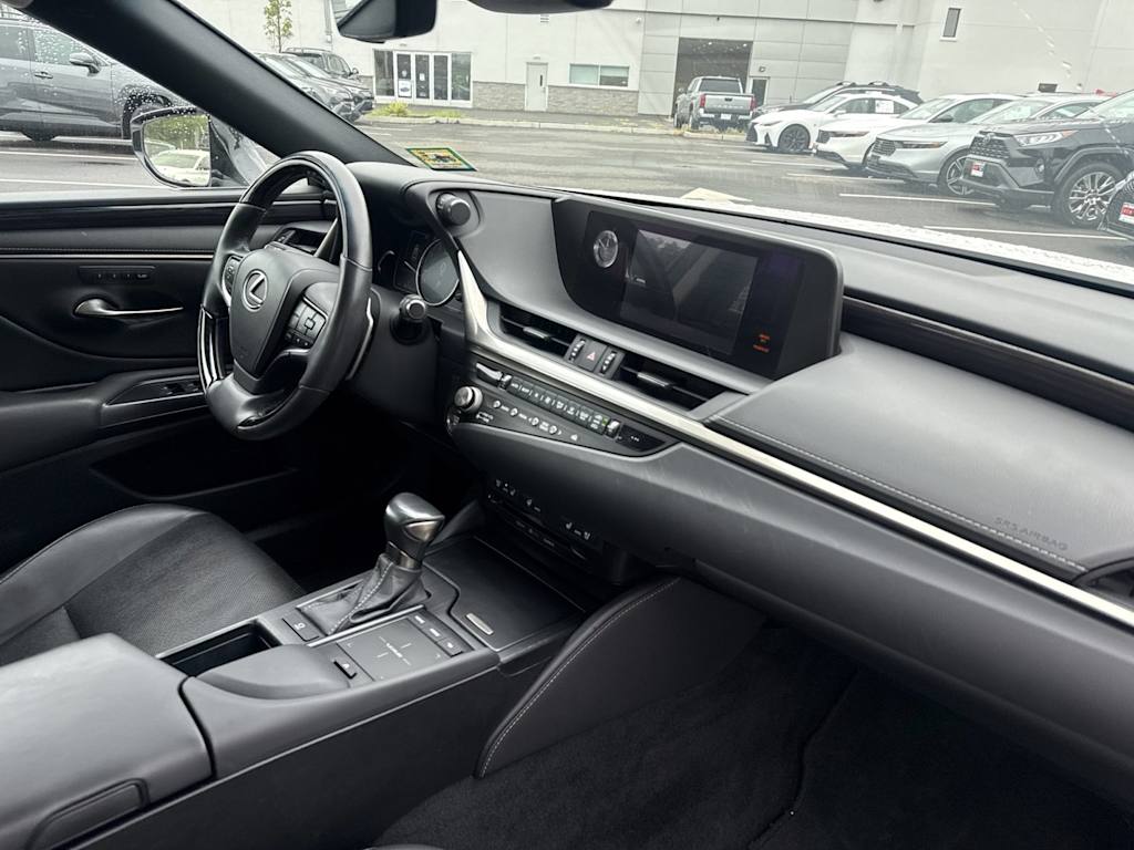 Thumbnail: 2021 Lexus ES - 7