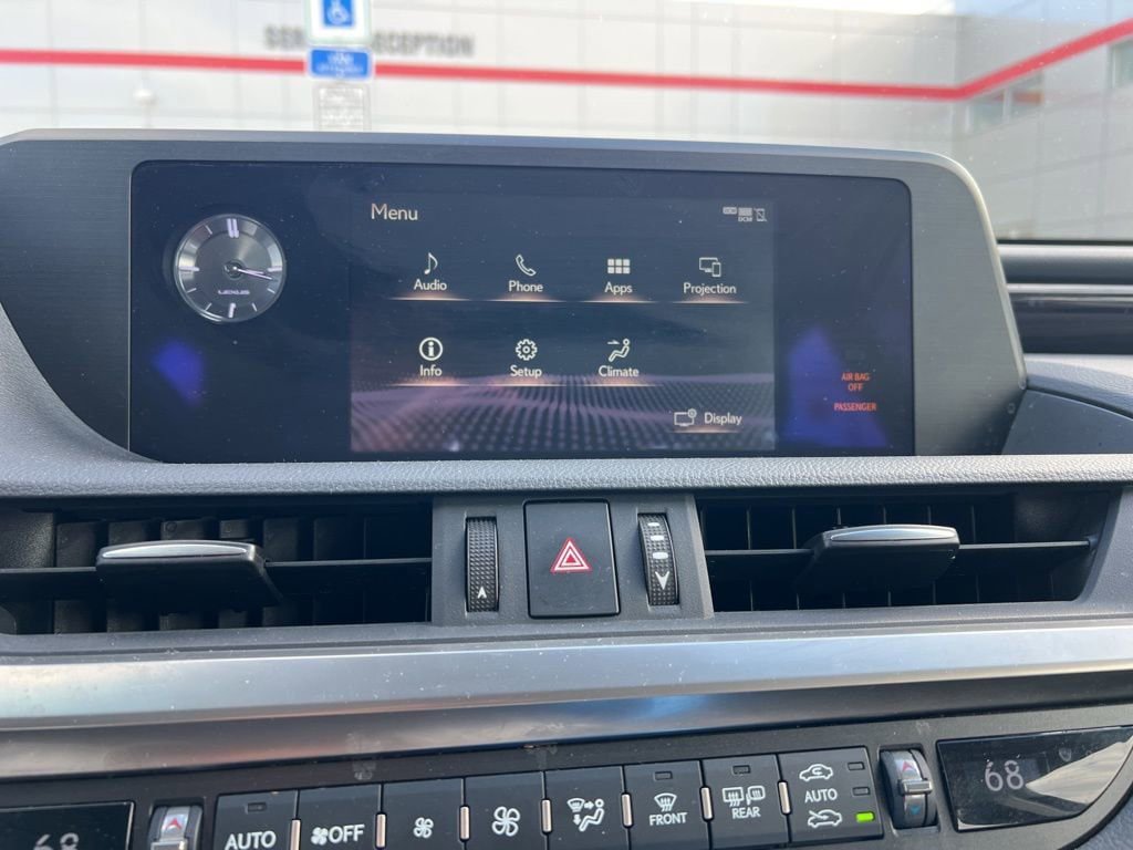 Thumbnail: 2020 Lexus ES - 12