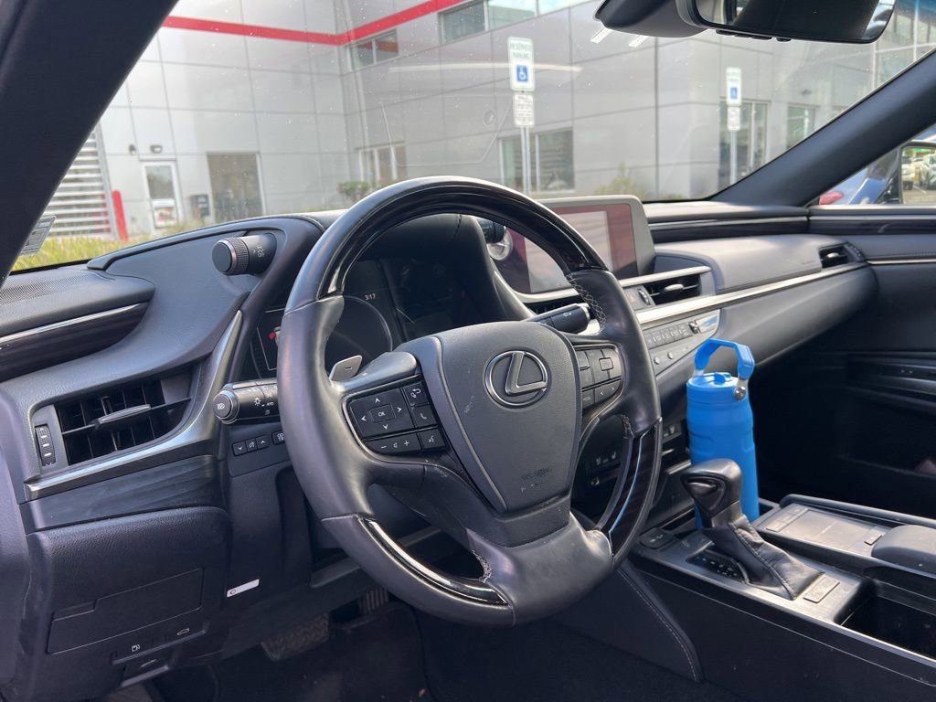 Thumbnail: 2020 Lexus ES - 2