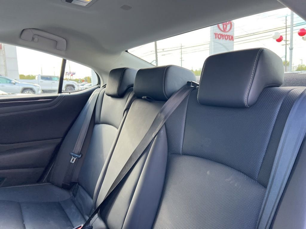 Thumbnail: 2020 Lexus ES - 7