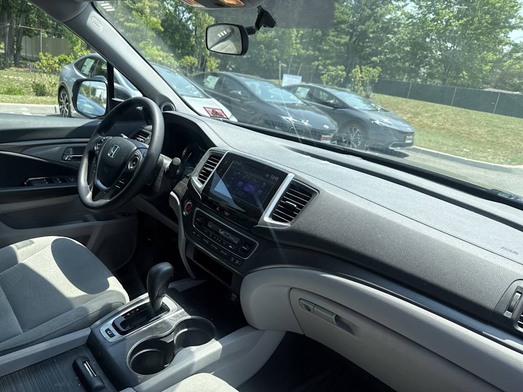 Thumbnail: 2017 Honda Pilot - 8