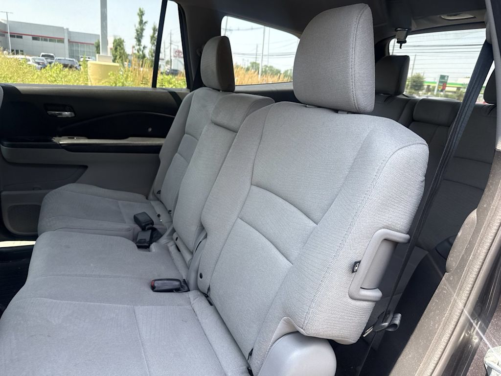 Thumbnail: 2017 Honda Pilot - 11