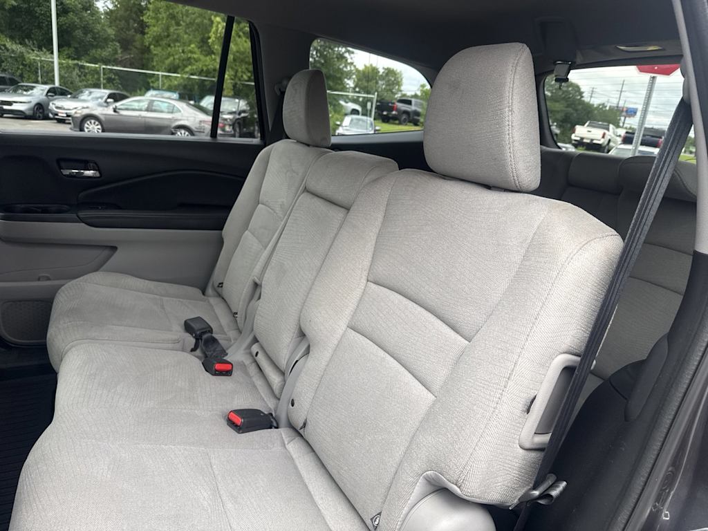Thumbnail: 2017 Honda Pilot - 11