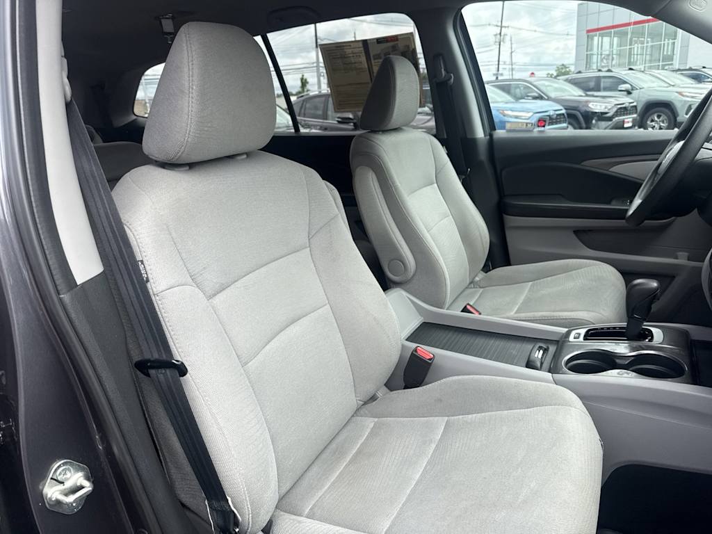 Thumbnail: 2017 Honda Pilot - 10
