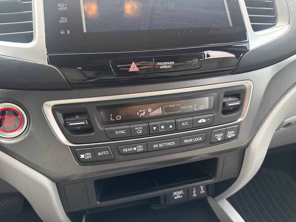 Thumbnail: 2017 Honda Pilot - 21