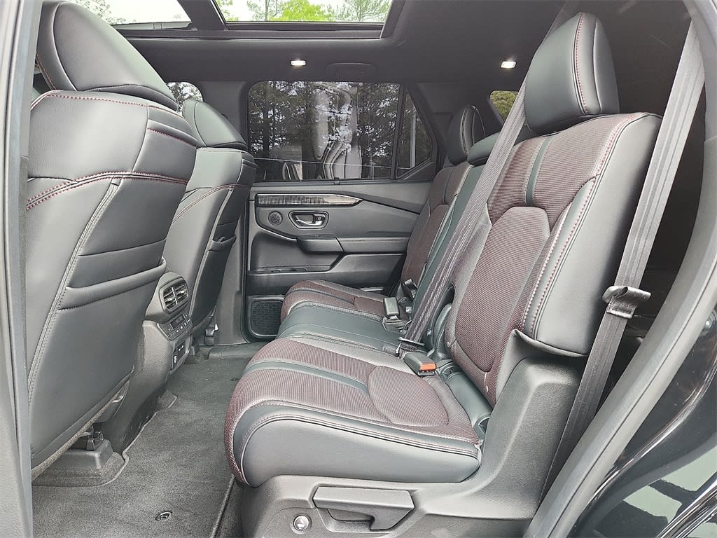 2025 Honda Pilot Black Edition 11