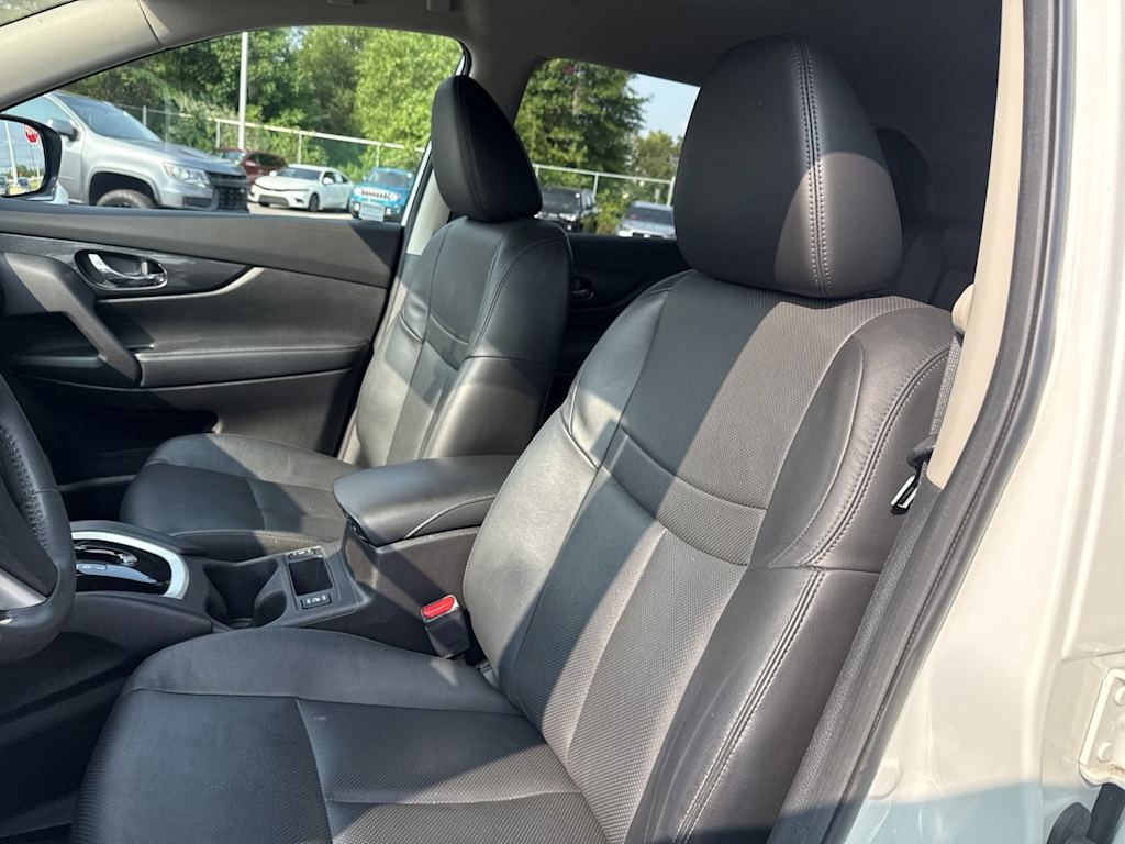 Thumbnail: 2015 Nissan Rogue - 9