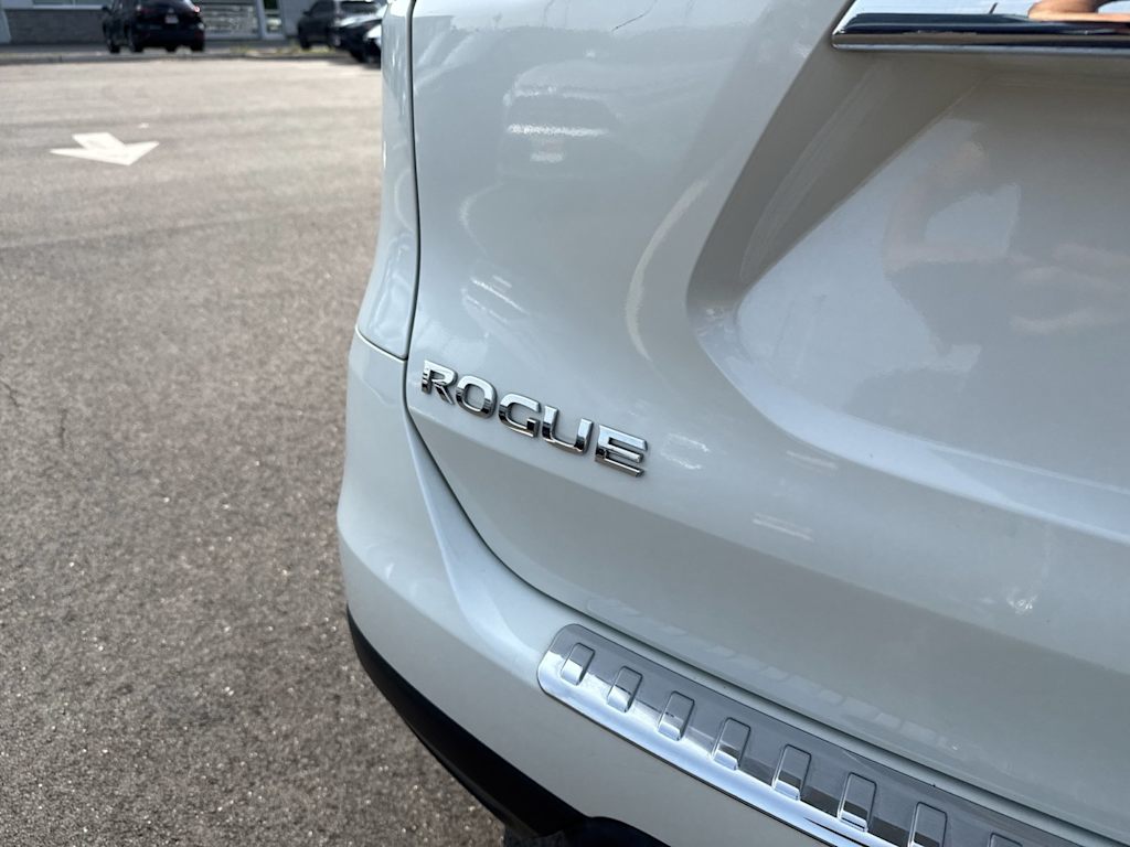 Thumbnail: 2015 Nissan Rogue - 6