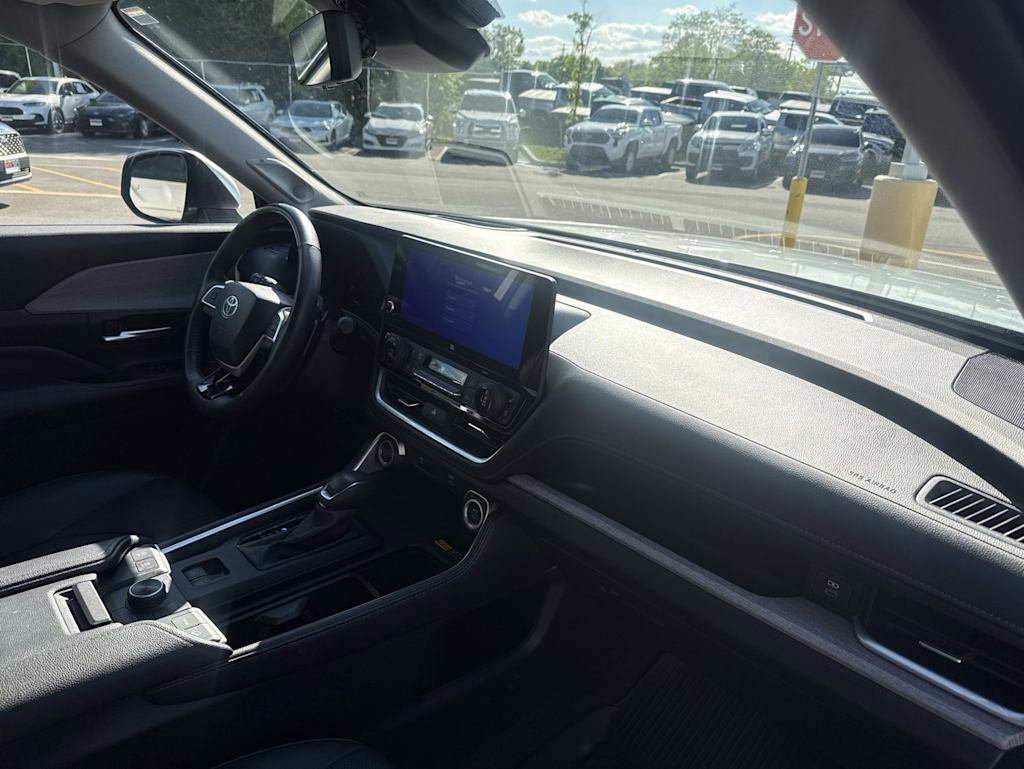Thumbnail: 2024 Toyota Grand Highlander - 8
