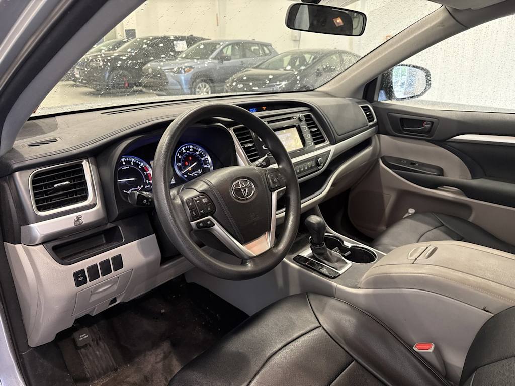 Thumbnail: 2015 Toyota Highlander - 2
