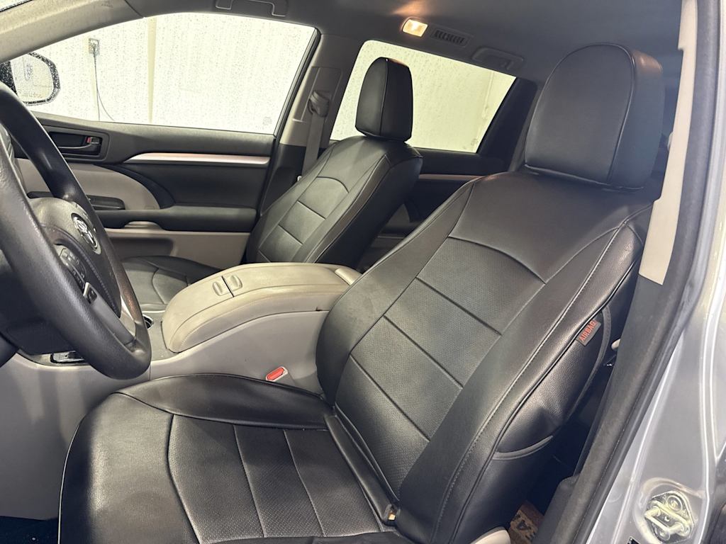 Thumbnail: 2015 Toyota Highlander - 9