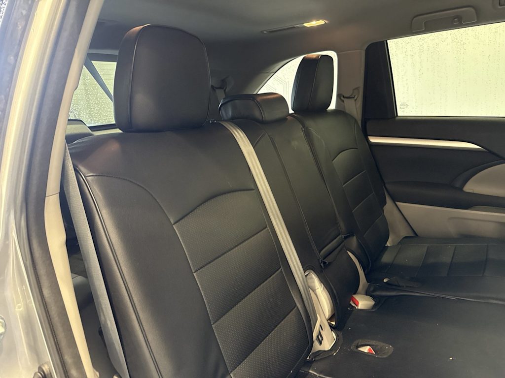 Thumbnail: 2015 Toyota Highlander - 21