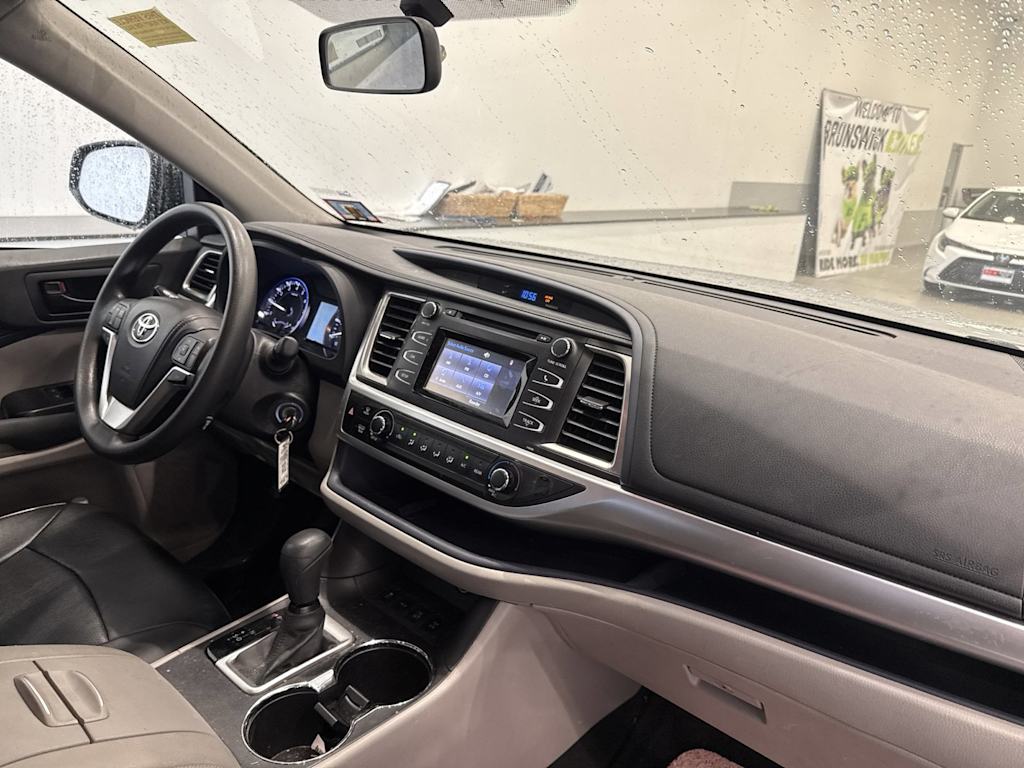 Thumbnail: 2015 Toyota Highlander - 8