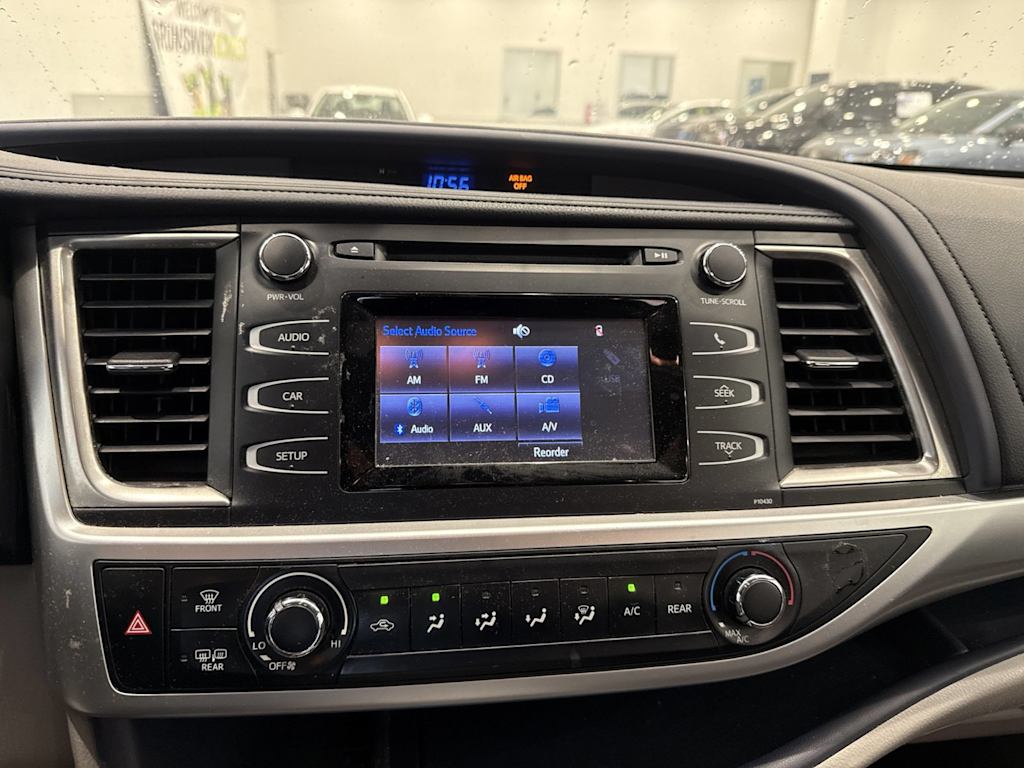 Thumbnail: 2015 Toyota Highlander - 14