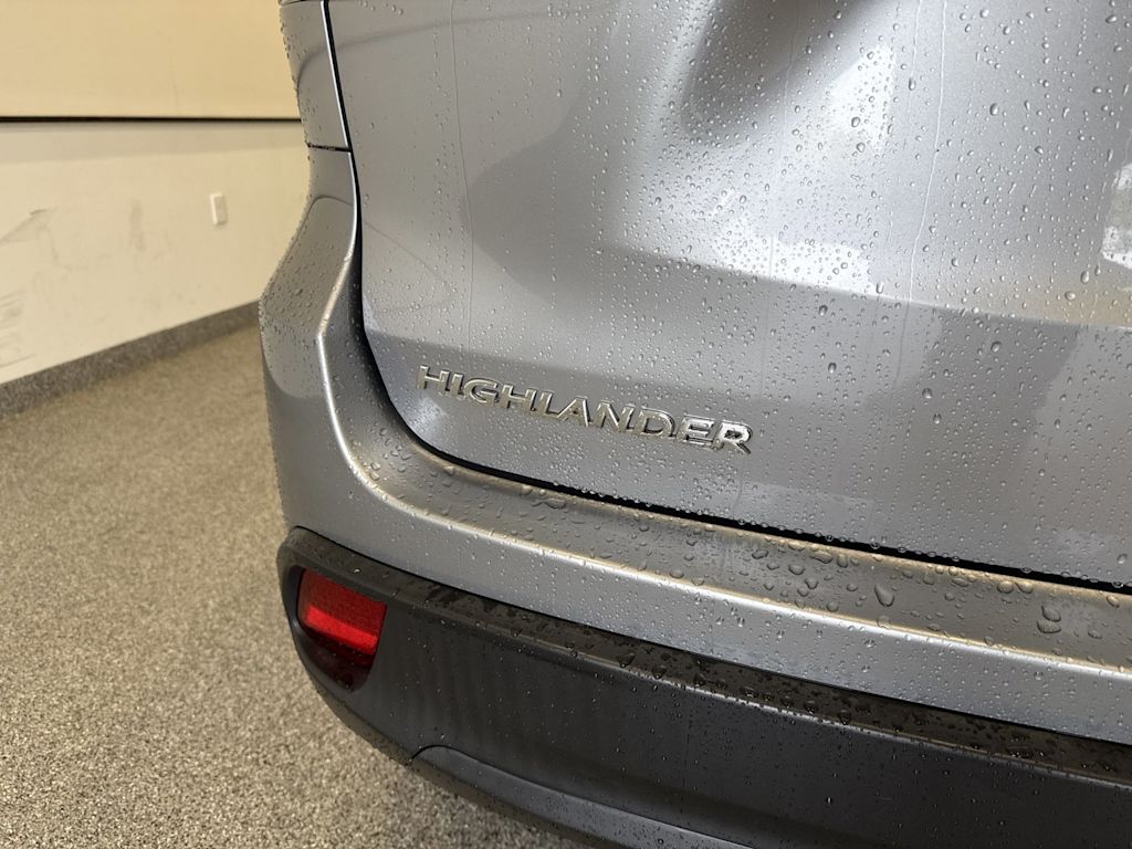 Thumbnail: 2015 Toyota Highlander - 6