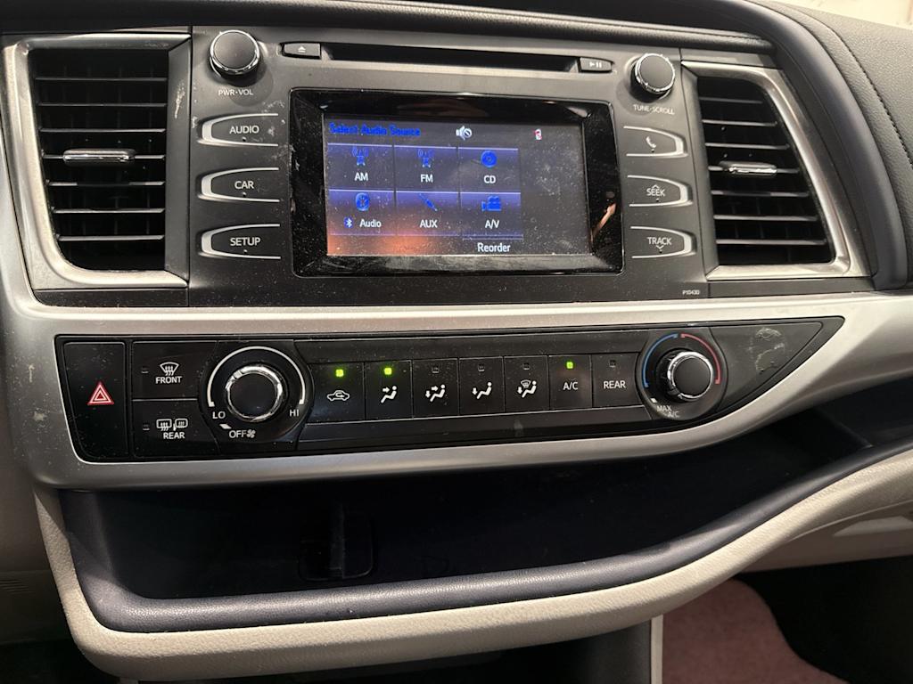 Thumbnail: 2015 Toyota Highlander - 22