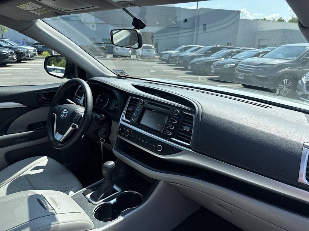 Thumbnail: 2015 Toyota Highlander - 8