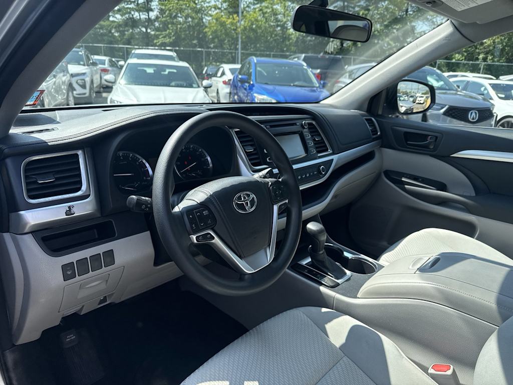 Thumbnail: 2015 Toyota Highlander - 2