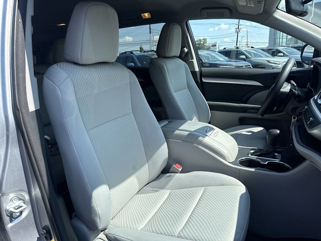 Thumbnail: 2015 Toyota Highlander - 10