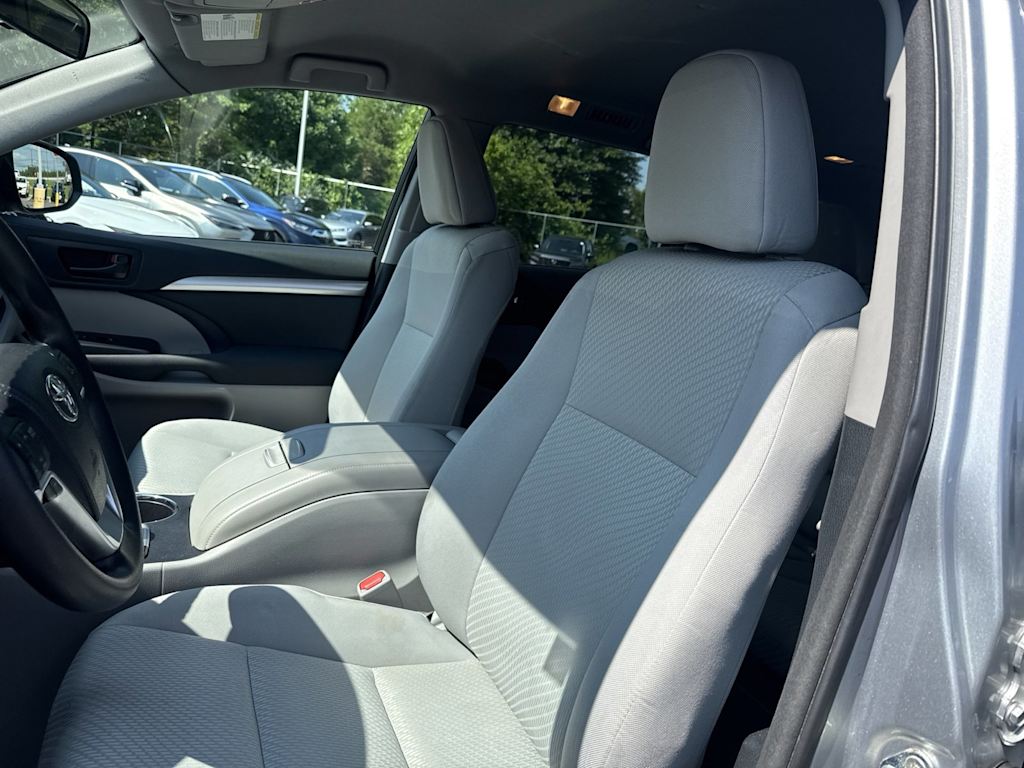 Thumbnail: 2015 Toyota Highlander - 9