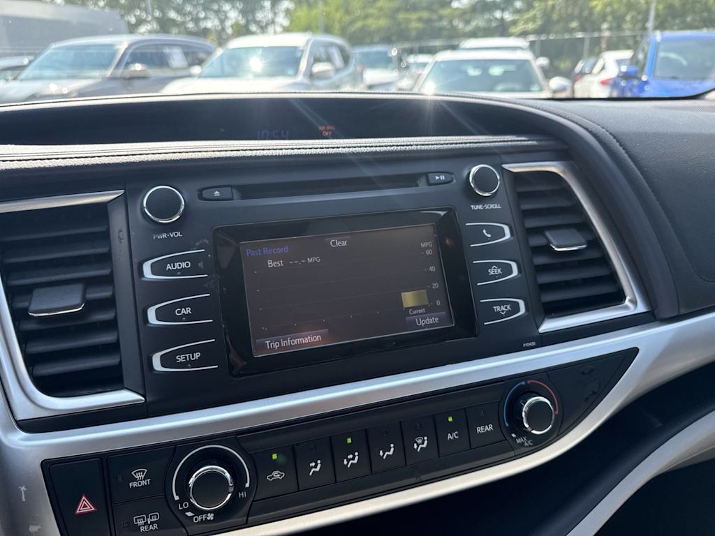 Thumbnail: 2015 Toyota Highlander - 14