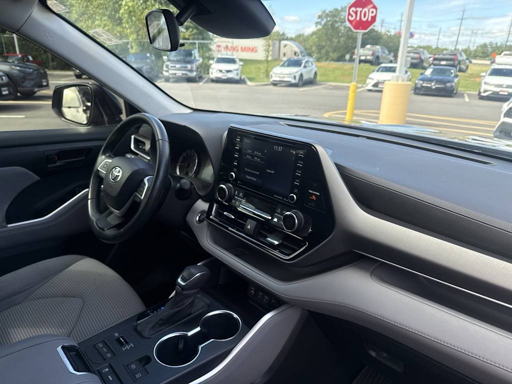Thumbnail: 2022 Toyota Highlander - 8