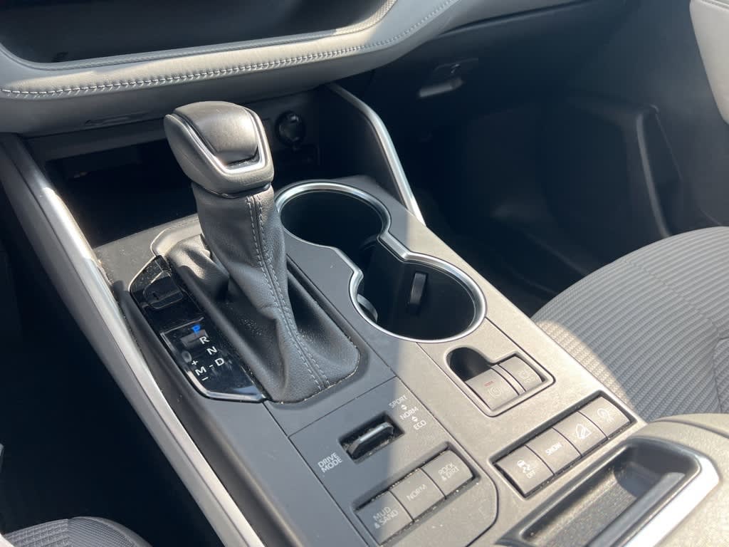 Thumbnail: 2022 Toyota Highlander - 13