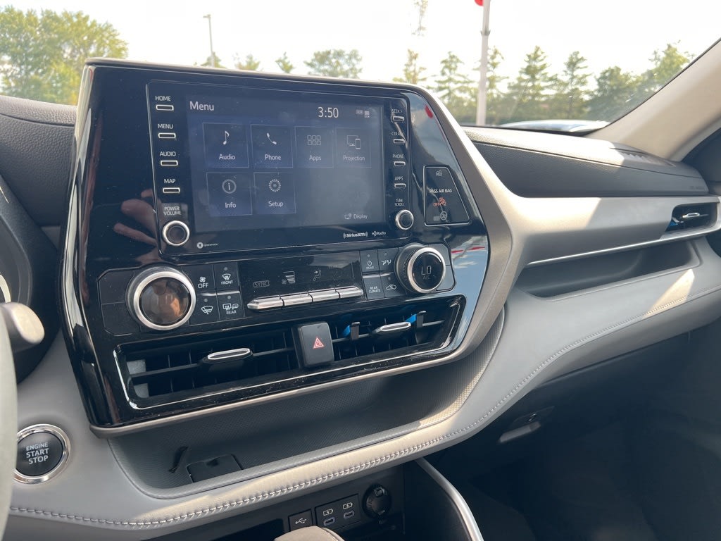Thumbnail: 2022 Toyota Highlander - 19