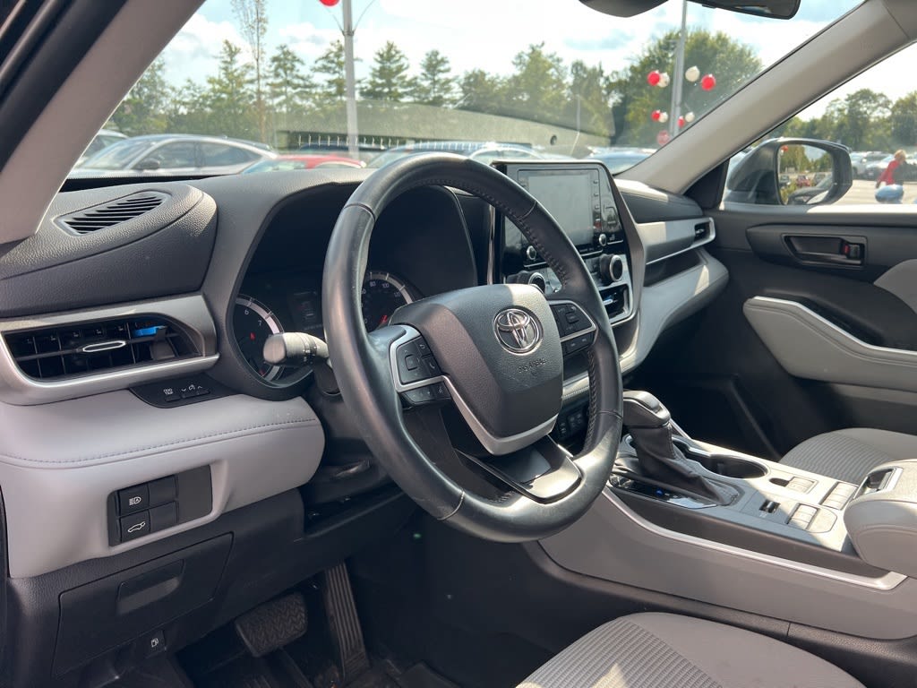 Thumbnail: 2022 Toyota Highlander - 2