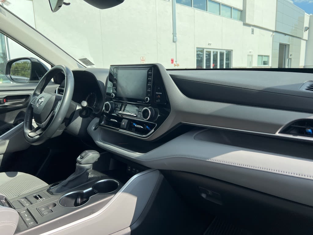 Thumbnail: 2022 Toyota Highlander - 8