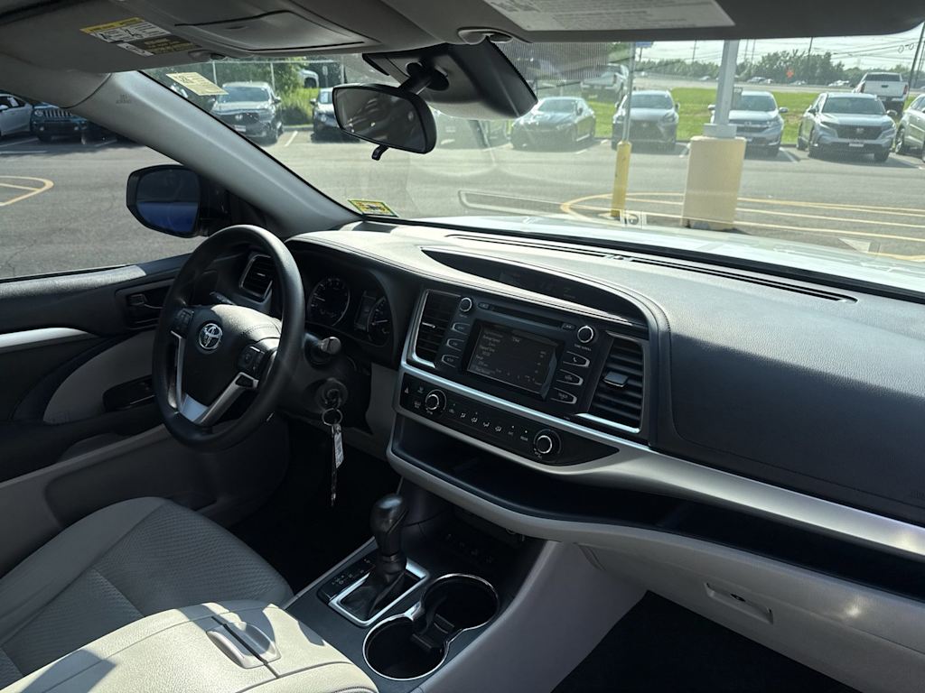 Thumbnail: 2019 Toyota Highlander - 8