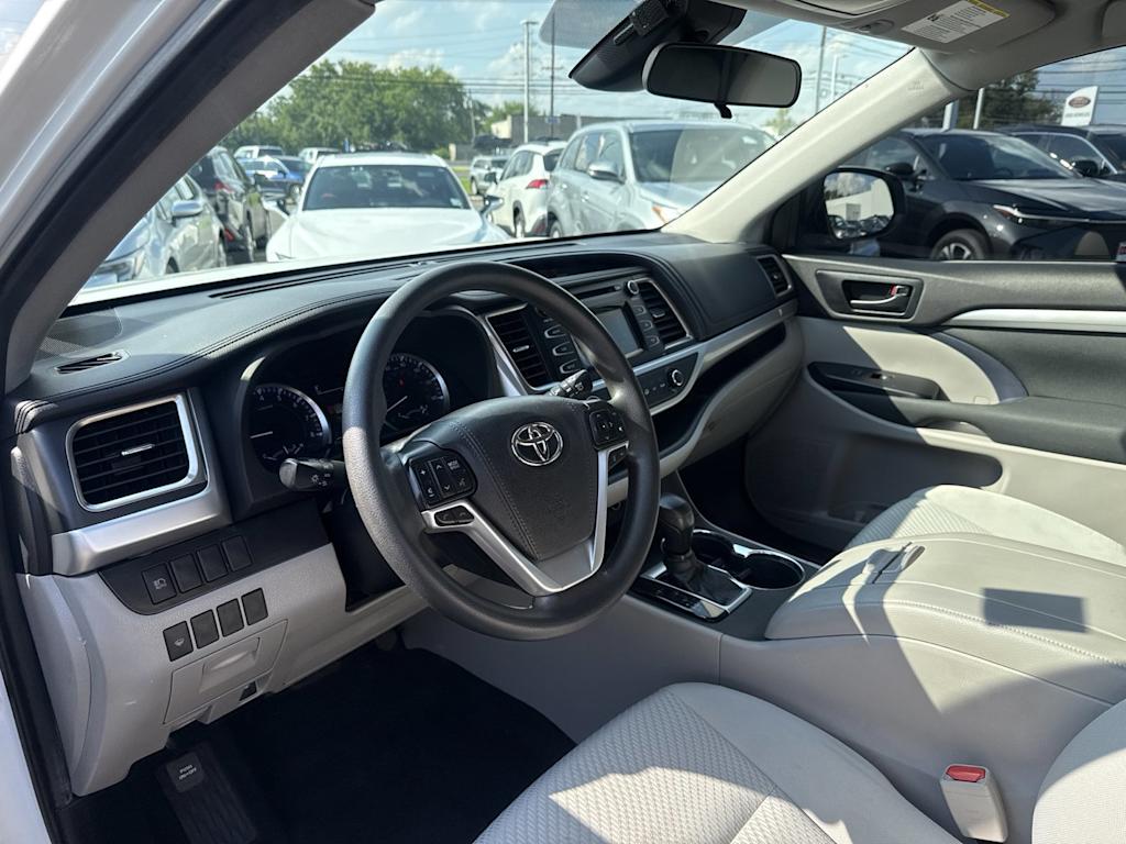 Thumbnail: 2019 Toyota Highlander - 2