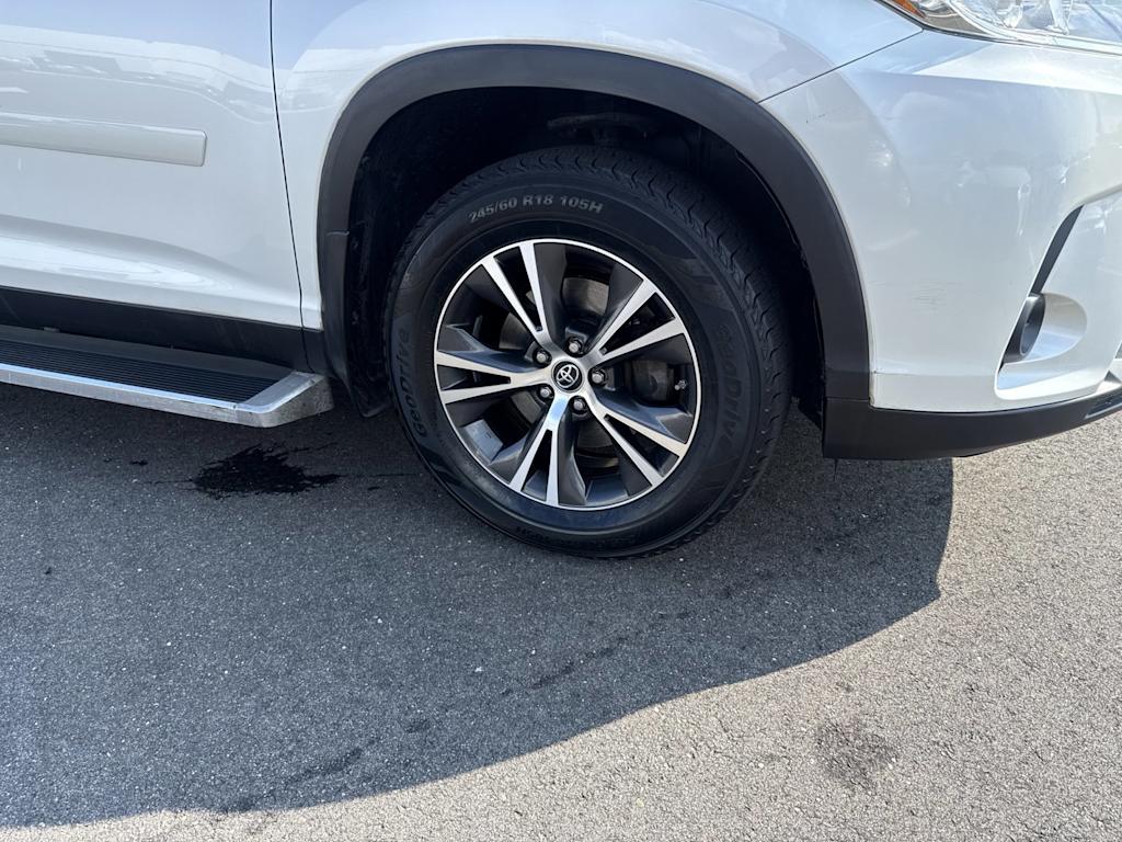 Thumbnail: 2019 Toyota Highlander - 7