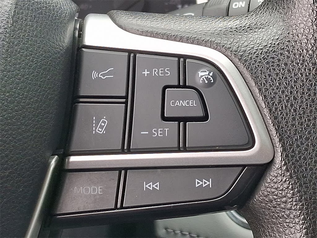 Thumbnail: 2022 Toyota Highlander - 25