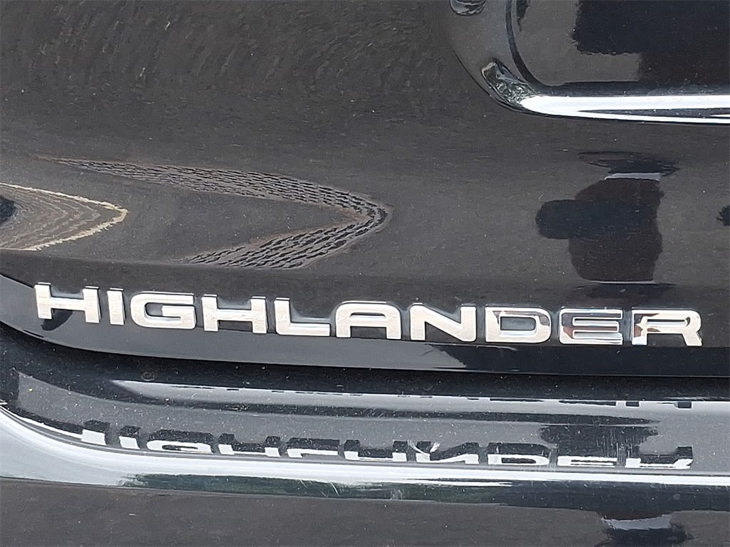Thumbnail: 2022 Toyota Highlander - 7