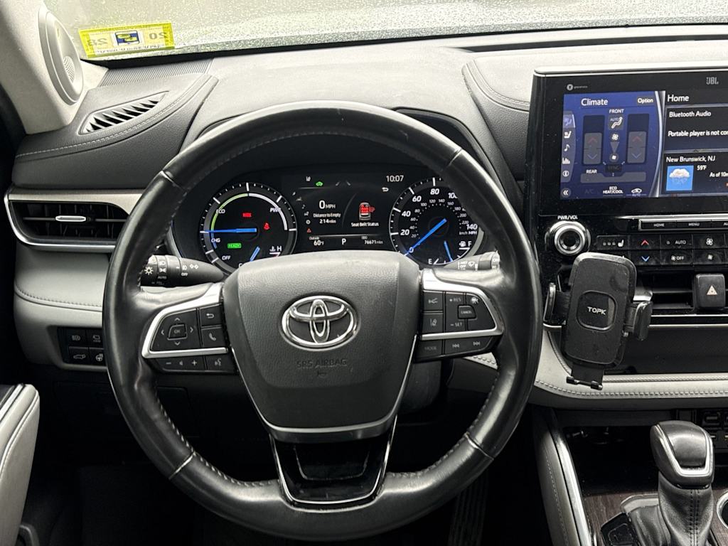 Thumbnail: 2021 Toyota Highlander - 11