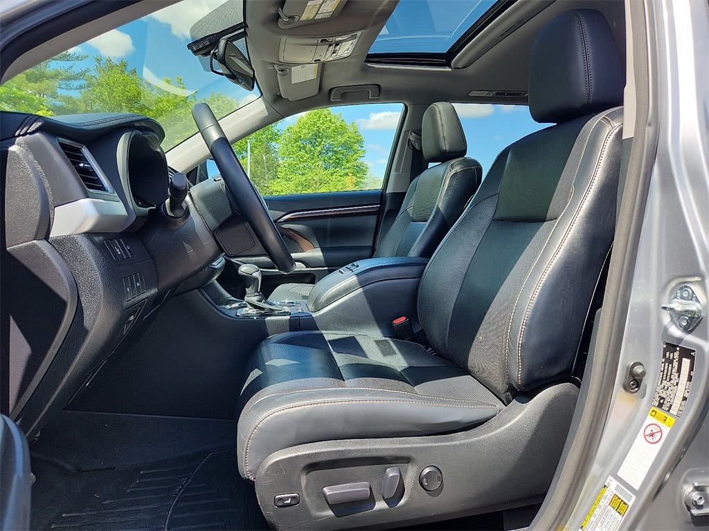 2015 Toyota Highlander Limited 10