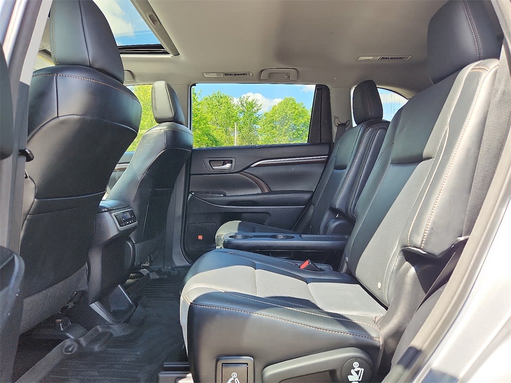 2015 Toyota Highlander Limited 11