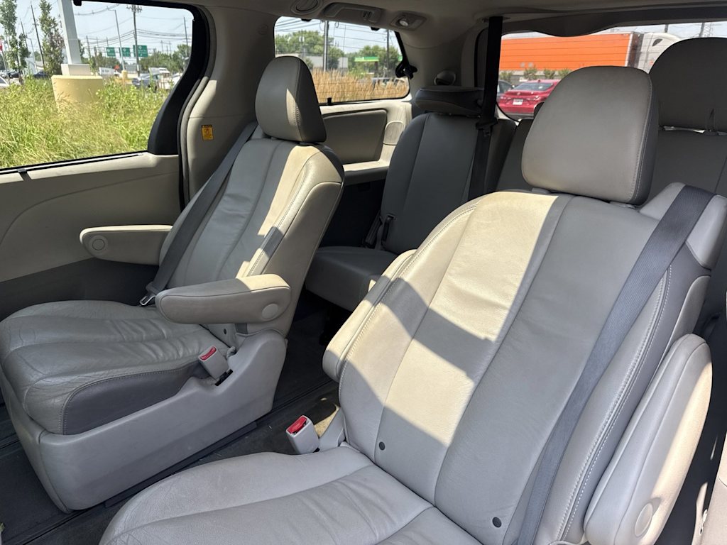 Thumbnail: 2012 Toyota Sienna - 10