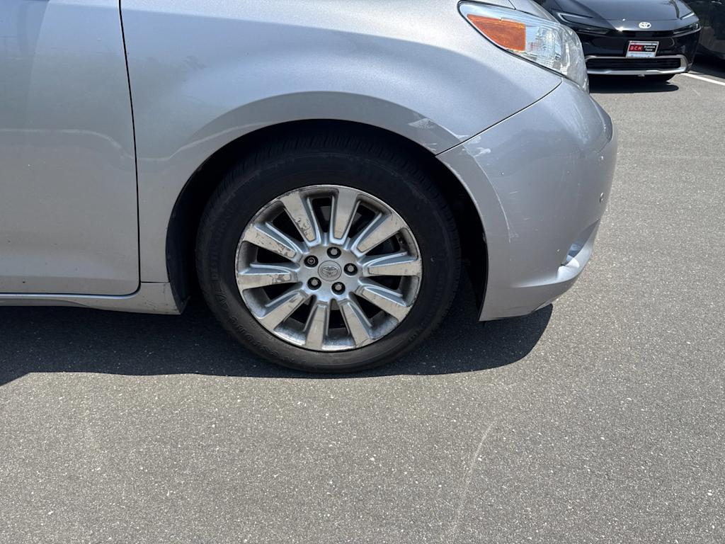Thumbnail: 2012 Toyota Sienna - 7