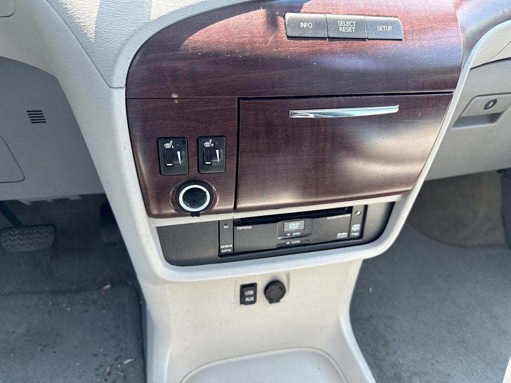 Thumbnail: 2012 Toyota Sienna - 24
