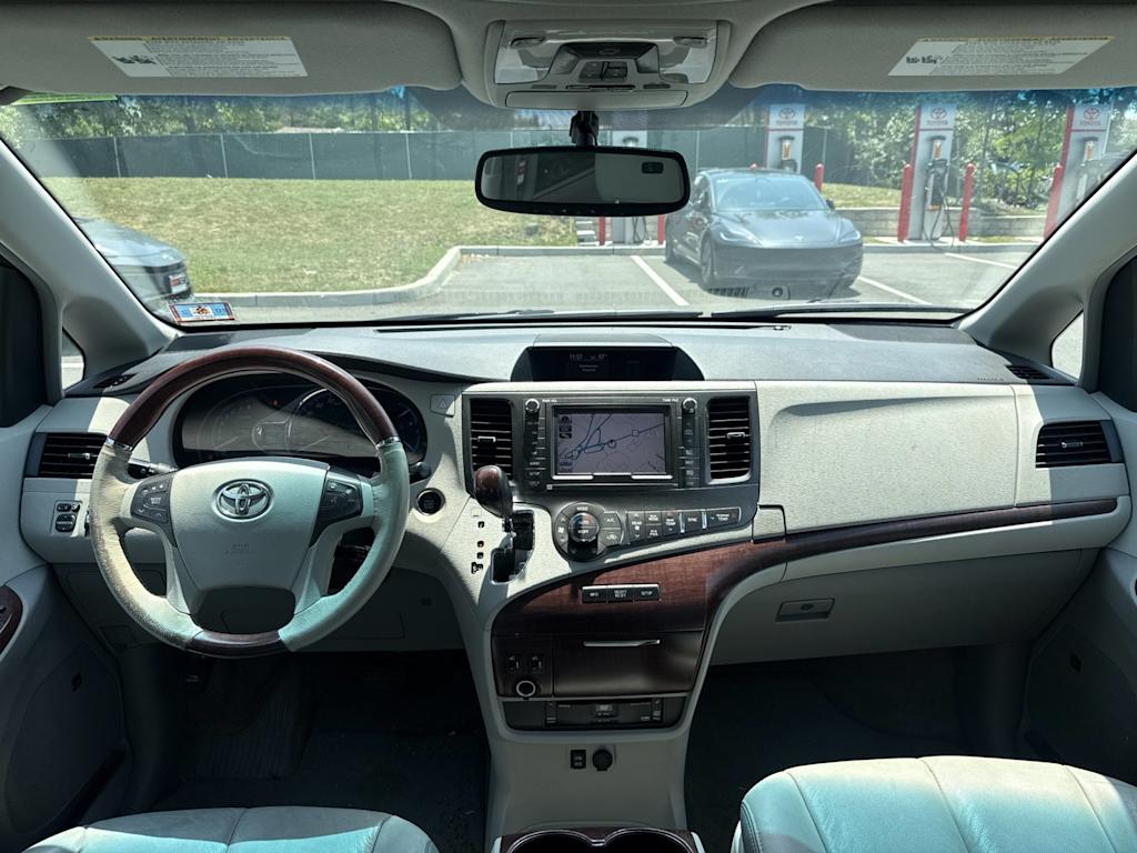 Thumbnail: 2012 Toyota Sienna - 13