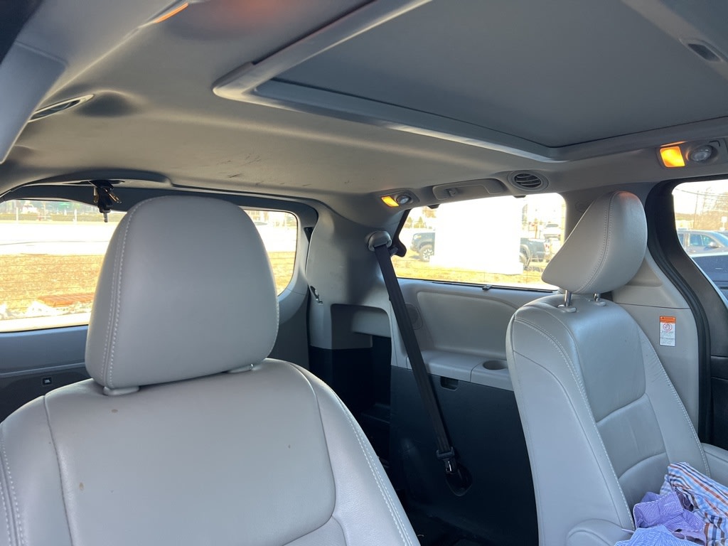 2015 Toyota Sienna Limited 11