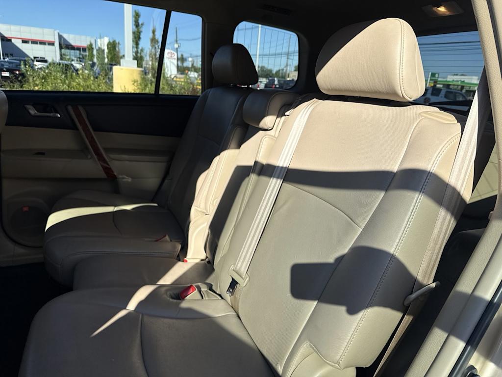 Thumbnail: 2013 Toyota Highlander - 9